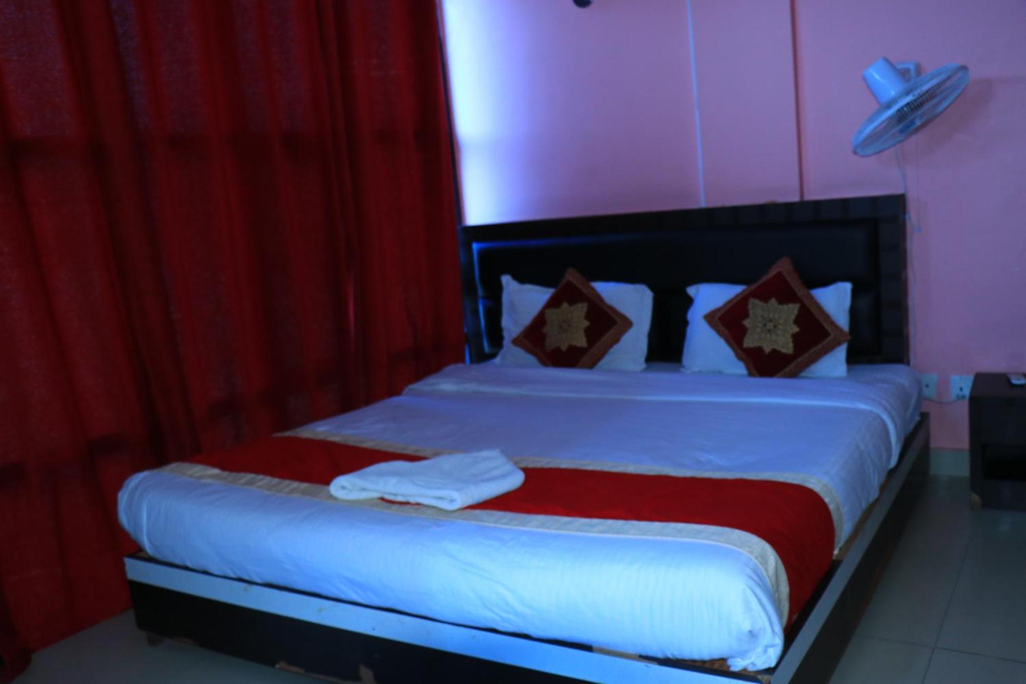 Hotel Megha Heritage Surkhet Extérieur photo